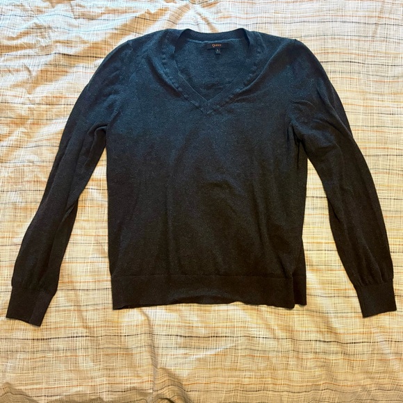 Quince Lightweight Cotton Cashmere V-Neck Sweater - Picture 5 of 5